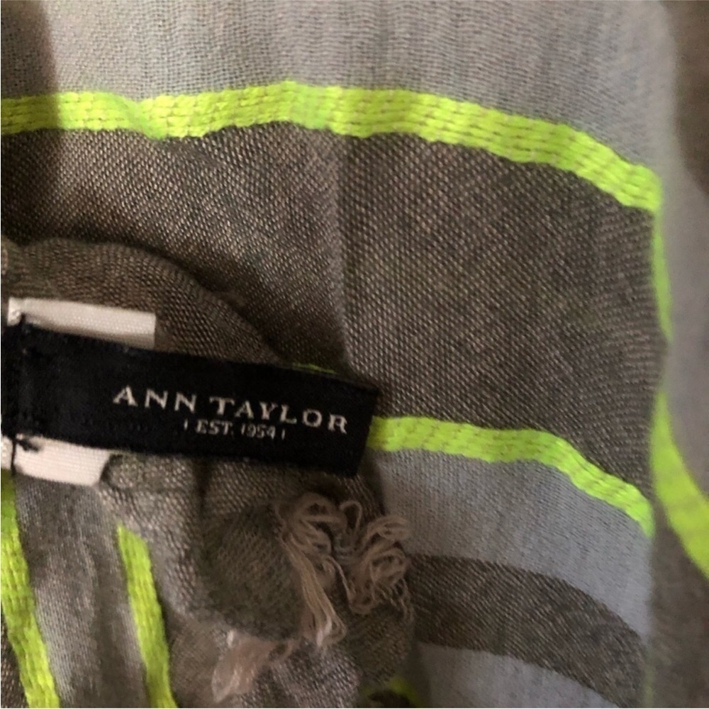 Ann Taylor Women's Green and‎ Gray Stripe Lightweight Scarf - Picture 4 of 5